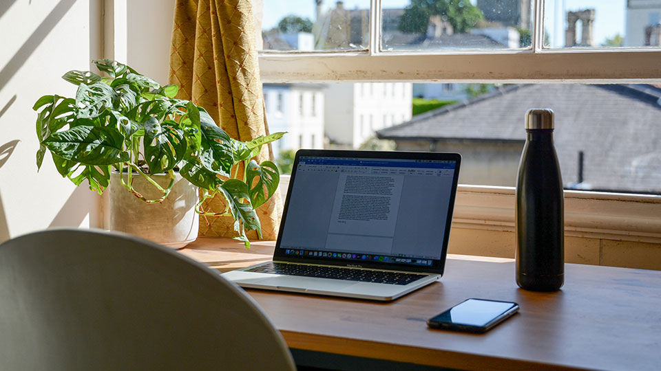 Staying Hydrated While Working From Home – 5 Easy Tips